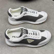 PRADA スーパーコピー バイカラースニーカー 洗練されたホワイト×ダークグレー クッション性抜群 プラダ