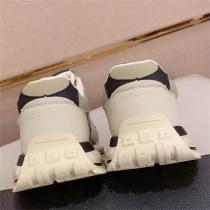PRADA 偽物 スニーカー ホワイトレザー×カラフルファブリック エスニックデザイン 個性的な一足 プラダ