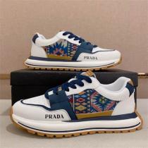 PRADA 偽物 スニーカー ホワイトレザー×カラフルファブリック エスニックデザイン 個性的な一足 プラダ