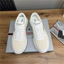 プラダ スーパーコピー エレガントスニーカー レザー×メッシュ×トライアングルロゴ 軽量＆通気性 PRADA