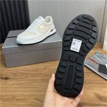 プラダ スーパーコピー エレガントスニーカー レザー×メッシュ×トライアングルロゴ 軽量＆通気性 PRADA