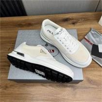 プラダ スーパーコピー エレガントスニーカー レザー×メッシュ×トライアングルロゴ 軽量＆通気性 PRADA