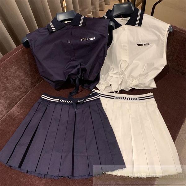 MIUMIU 偽物 上下セット スポーティ 襟付きシャツ プリーツスカート ブランドロゴ カジュアル フォーマル ミュウミュウ
