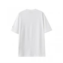 モンクレール 偽物 Tシャツ カラフル ロゴ 赤 青 人物シルエット アート的 モンクレール 