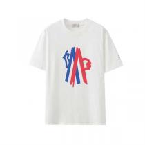 モンクレール 偽物 Tシャツ カラフル ロゴ 赤 青 人物シルエット アート的 モンクレール 