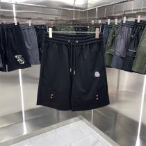 モンクレール スーパーコピー ハーフパンツ トリコロールストライプ ロゴパッチ スポーティー モンクレール 