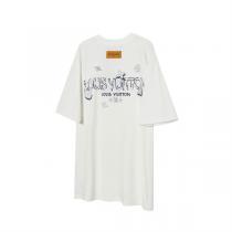 ルイヴィトン コピー Tシャツ ホワイト ブラック グラフィック ロゴ アイコニック デザイン LOUIS VUITTON