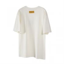 LOUIS VUITTON コピー Tシャツ アイボリー 花柄ロゴ クラシック ラグジュアリー感 シンプル ルイヴィトン