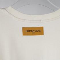 LOUIS VUITTON コピー Tシャツ アイボリー 花柄ロゴ クラシック ラグジュアリー感 シンプル ルイヴィトン