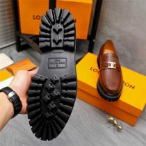 LOUIS VUITTON スーパーコピー ビジネスシューズ ブラックレザー パターンエンボス ロゴバックル デザイン ルイヴィトン