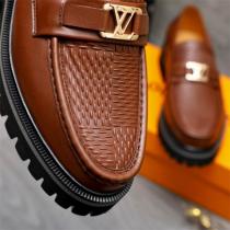 LOUIS VUITTON スーパーコピー ビジネスシューズ ブラックレザー パターンエンボス ロゴバックル デザイン ルイヴィトン
