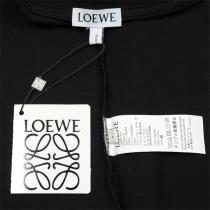 ロエベ スーパーコピー Tシャツ ブラック「L」モチーフ ロゴ入り 上品なコットン素材 高級感 カジュアルアイテム LOEWE