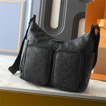 ルイヴィトン コピー ショルダーバッグ ブラックレザー モノグラム 大ポケット 実用的 収納力 LOUIS VUITTON