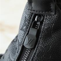 ルイヴィトン コピー ショルダーバッグ ブラックレザー モノグラム 大ポケット 実用的 収納力 LOUIS VUITTON