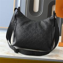 ルイヴィトン コピー ショルダーバッグ ブラックレザー モノグラム 大ポケット 実用的 収納力 LOUIS VUITTON