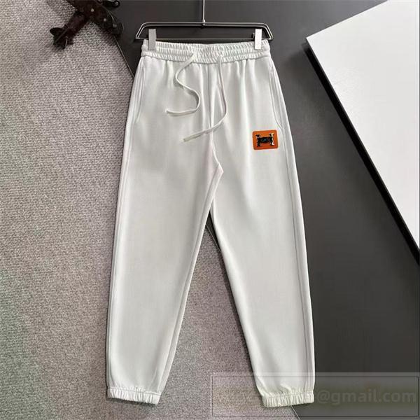 上質 エルメス 偽物 ズボン トライアングルロゴプレート付き ジョガースタイル HERMES