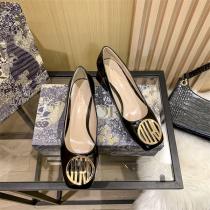 ディオール スーパーコピー メタルロゴパンプス ブラックレザー スクエアトゥ 上品クラシック DIOR