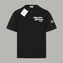 モンクレール 偽物 Tシャツ メンズ 縦ロゴデザイン モノトーン 歴史を感じ お洒落 MONCLER