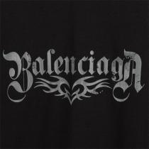 バレンシアガ スーパーコピー 黒Tシャツ ゴシックロゴ トライバル柄 両袖プリント ストリート系 BALENCIAGA