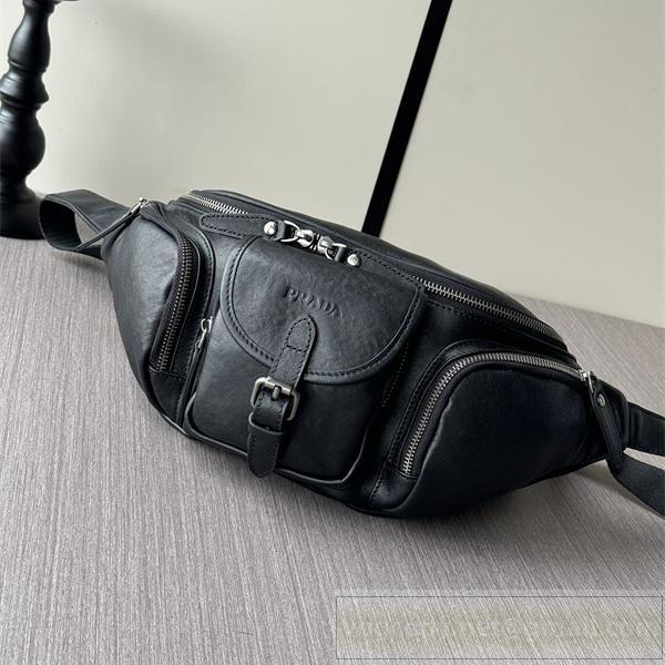 PRADA 偽物 ウエストバッグ クラシックレザー 多機能ポケット仕様 ブラックボディバッグ プラダ
