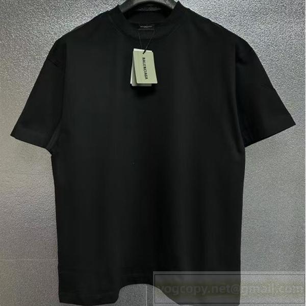 BALENCIAGA コピー プレーンブラックTシャツ ミニマルロゴタグ付き 高品質コットン仕様 バレンシアガ