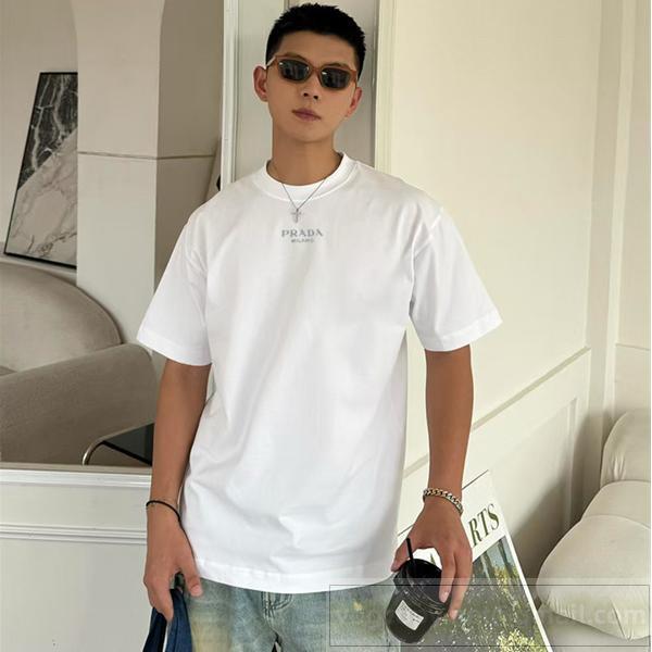 プラダ スーパーコピー Tシャツ MILANOロゴデザイン クラシックラウンドネック半袖カットソー PRADA