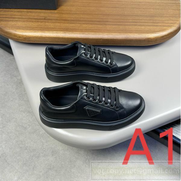 PRADA 偽物 スニーカー クラシックレザー オールブラック トライアングルロゴアクセント プラダ