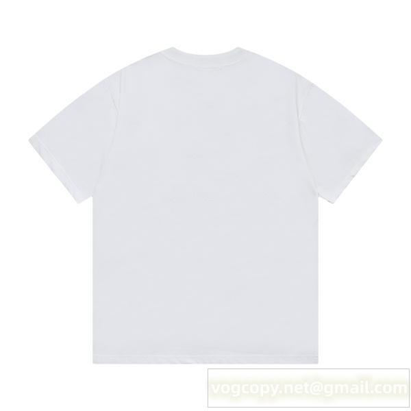 LOUIS VUITTON コピー モノグラム刺繍ロゴ Tシャツ シンプルでエレガントなデザイン ルイヴィトン