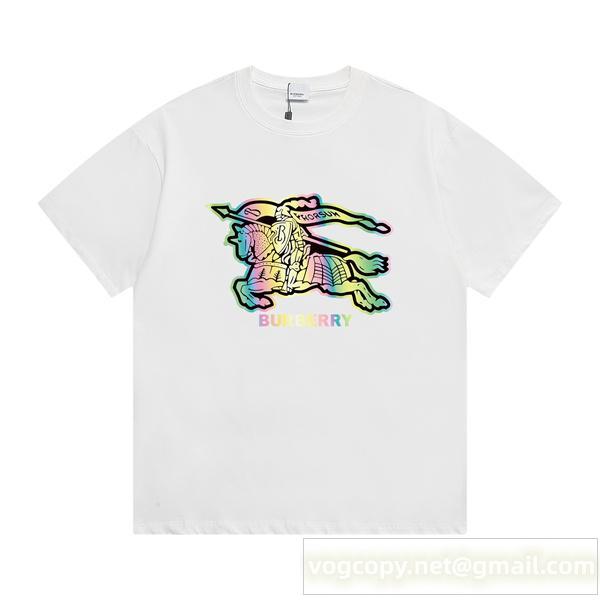 入手困難 バーバリー コピー カラフル ロゴ プリント Tシャツ ユニークなデザイン 売れ筋 BURBERRY