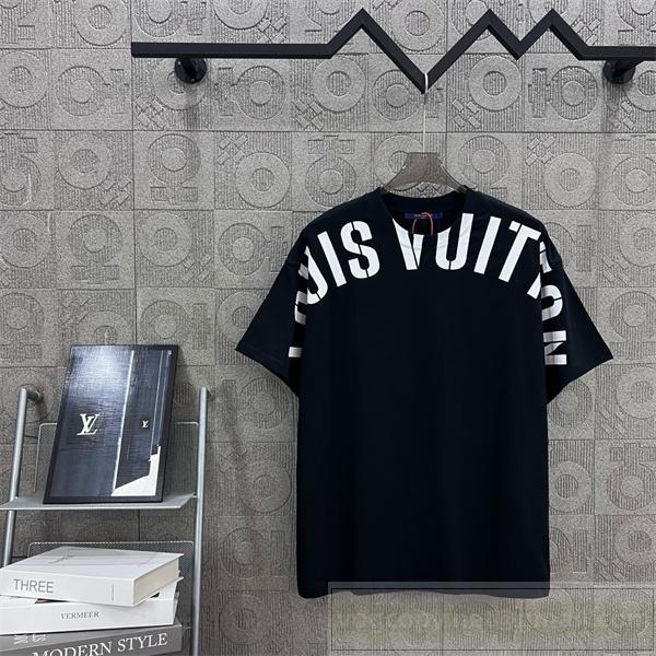 LOUIS VUITTON 偽物 Tシャツ アーチロゴが際立つ洗練ブラック モード系ストリートデザイン ルイヴィトン