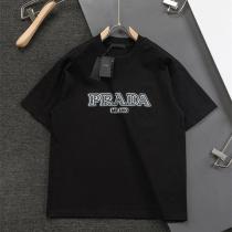 プレミアム PRADA スーパーコピー 立体刺繍ロゴ入り ベーシッククルーネック Tシャツ お洒落 プラダ