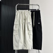 プラダ コピー 三角ロゴパッチ付き ワイドカーゴス ウェットパンツ 話題 PRADA