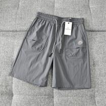 モンクレール コピー ハーフパンツ ポケット＆ロゴワッペン付き 多機能ナイロンショーツ MONCLER