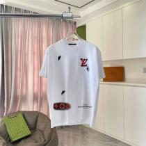 新登場 ルイヴィトン コピー アメリカンフラッグLVロゴ×モノグラムパッチ Tシャツ LOUIS VUITTON