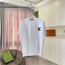LOUIS VUITTON 偽物 シンプルロゴワッペン クルーネック Tシャツ ブラック モノトーン ルイヴィトン