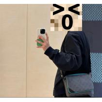 LOUIS VUITTON 偽物 ショルダーバッグ モノグラム グラフィット アウトドア・メッセンジャー ルイヴィトン