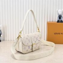 ルイヴィトン 偽物 モノグラム・パステル フラップミニホーボー ホワイトグラデーション LOUIS VUITTON