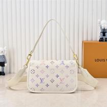 ルイヴィトン 偽物 モノグラム・パステル フラップミニホーボー ホワイトグラデーション LOUIS VUITTON