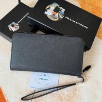 注目 PRADA コピー 財布 サフィアーノレザー ロゴプレート ラウンドジップ 長財布 プラダ