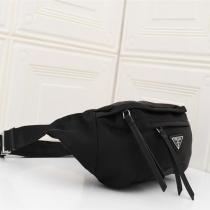 新作 プラダ スーパーコピー ボディバッグ ナイロン ロゴトライアングル 軽量 ブラック PRADA