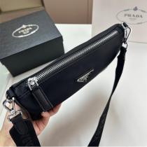PRADA コピー ボディバッグ リエディション ナイロン 三角ロゴポーチ付き クロスボディ プラダ