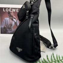 プラダ スーパーコピー ボディバッグ ナイロン ティアドロップ型 ポーチ付き スリングバッグ PRADA