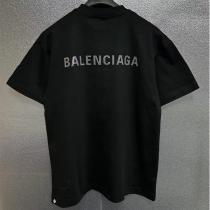 BALENCIAGA コピー プレーンブラックTシャツ ミニマルロゴタグ付き 高品質コットン仕様 バレンシアガ