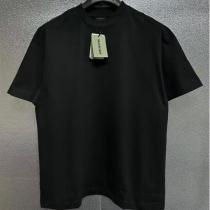 BALENCIAGA コピー プレーンブラックTシャツ ミニマルロゴタグ付き 高品質コットン仕様 バレンシアガ