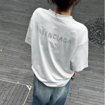 BALENCIAGA コピー プレーンブラックTシャツ ミニマルロゴタグ付き 高品質コットン仕様 バレンシアガ