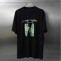 ルイヴィトン コピー グラフィックロゴTシャツ モノグラム風グリーンアート プレミアム LOUIS VUITTON