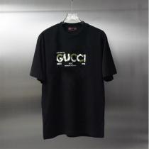  新着 Gucc1 偽物 グラフィックロゴTシャツ パロディ風 A.B.C.デザイン 半袖 クルーネック Gucc1
