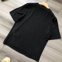 売れ筋 YSL コピー Tシャツ シンプルロゴ刺繍 クラシッククルーネック ブラック お洒落 サンローラン