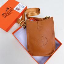  エルメス スーパーコピー ショルダーバッグ エヴリン風 Hパンチング ミニポシェット モード系 HERMES