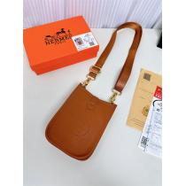  エルメス スーパーコピー ショルダーバッグ エヴリン風 Hパンチング ミニポシェット モード系 HERMES